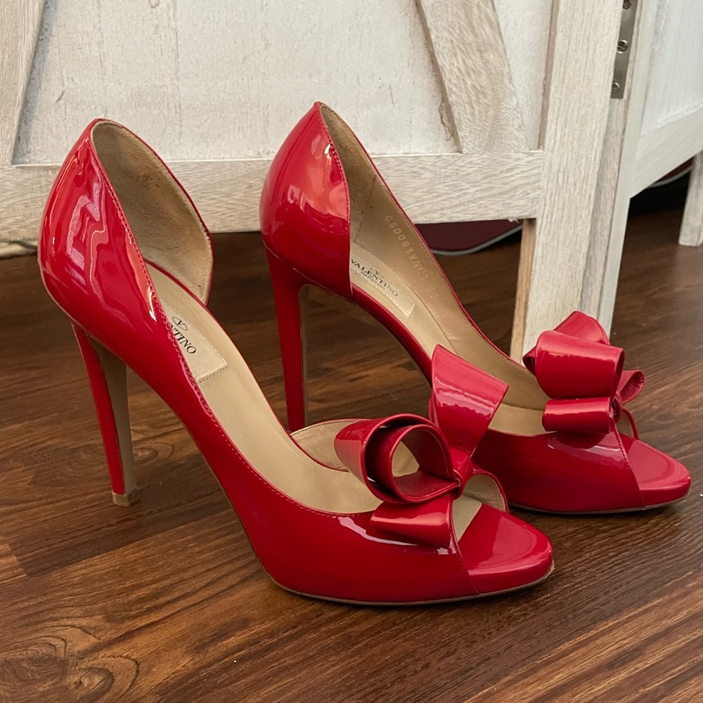 Valentino red patent leather bow pumps